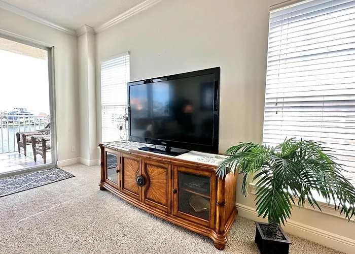 Bay Harbor 405 *